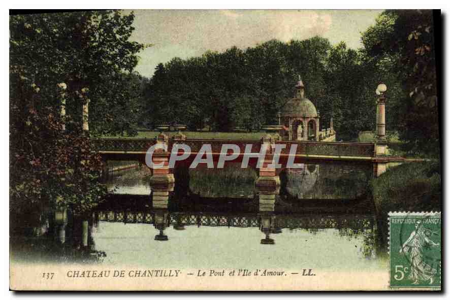 CPA Chateau de Chantilly Le Pont et l'lle d'Amour 