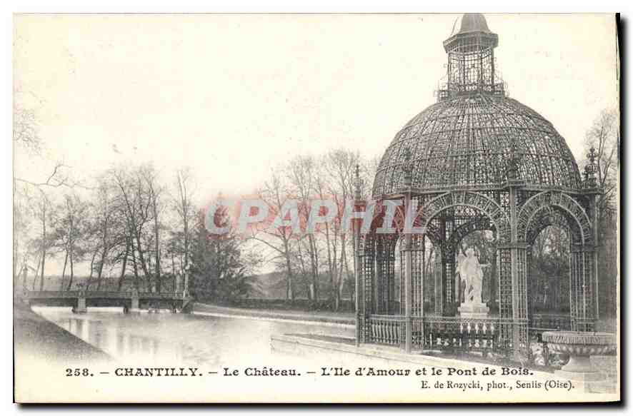 CPA Chantilly Le Chateau L'lle d'Amout et le Pont de Bois 