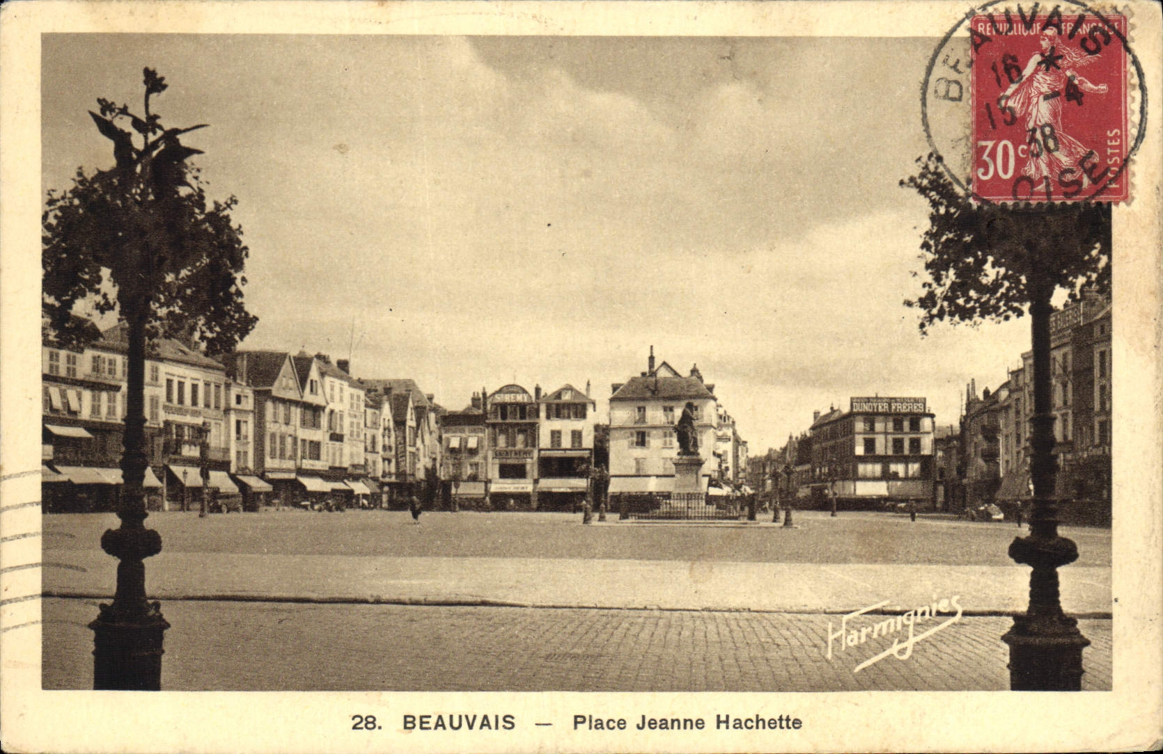 Beauvais — Place Jeanne Hachette — Harmignies - Vorderseite