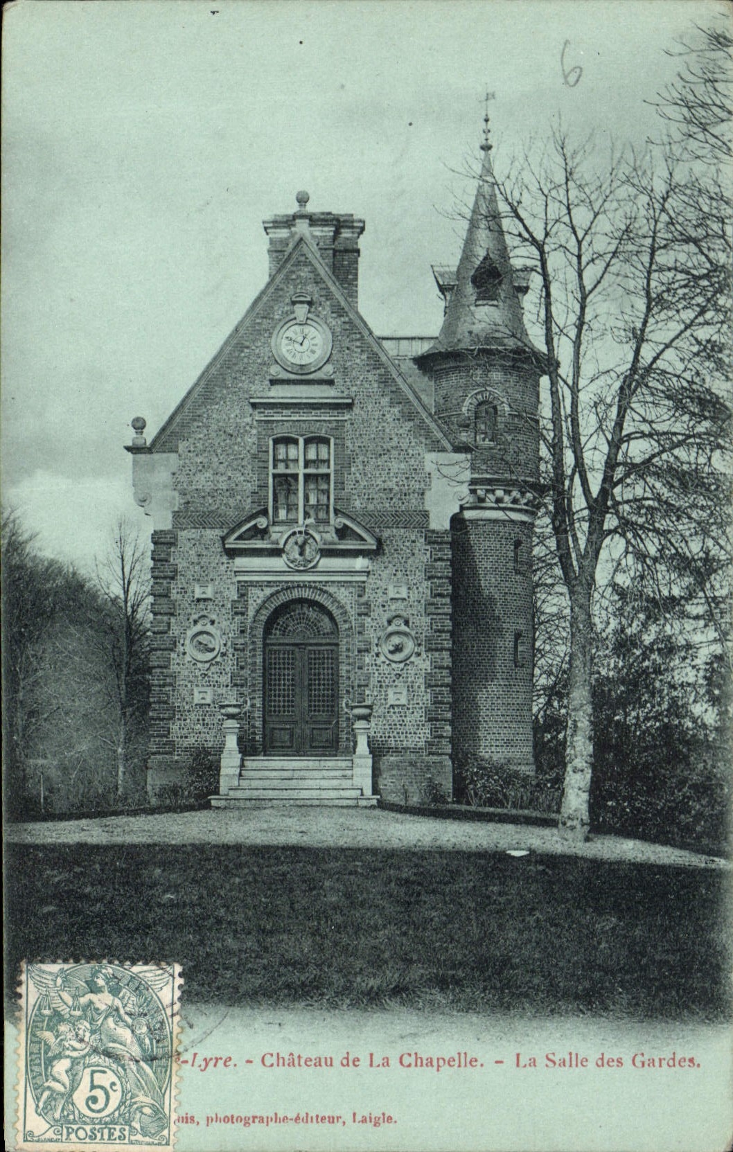 Castillo de La Chapelle — La Sala de las Guardias — fotografía de Édouard Laigle, París