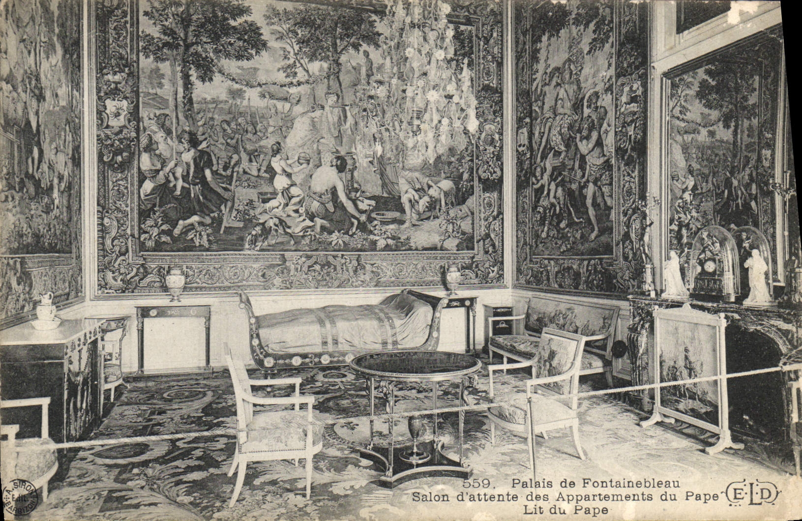 Palais de Fontainebleau — Salon d'attente des Appartements du Pape — Lit du Pape — Éditeur ELD, n° 559