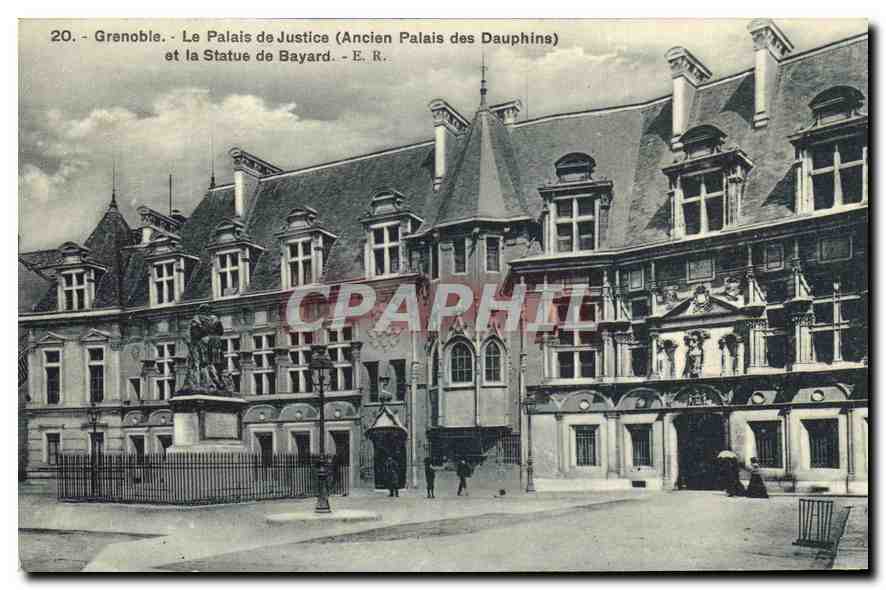 CPA Grenoble le Palais de Justice Ancien Palais des Dauphins et la Statue de Bayard 
