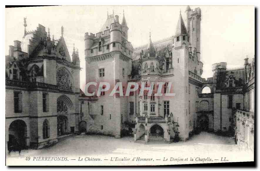 CPA Pierrefonds le Chateau l'Escalier d'Honneur le Donjon et la Chapelle 