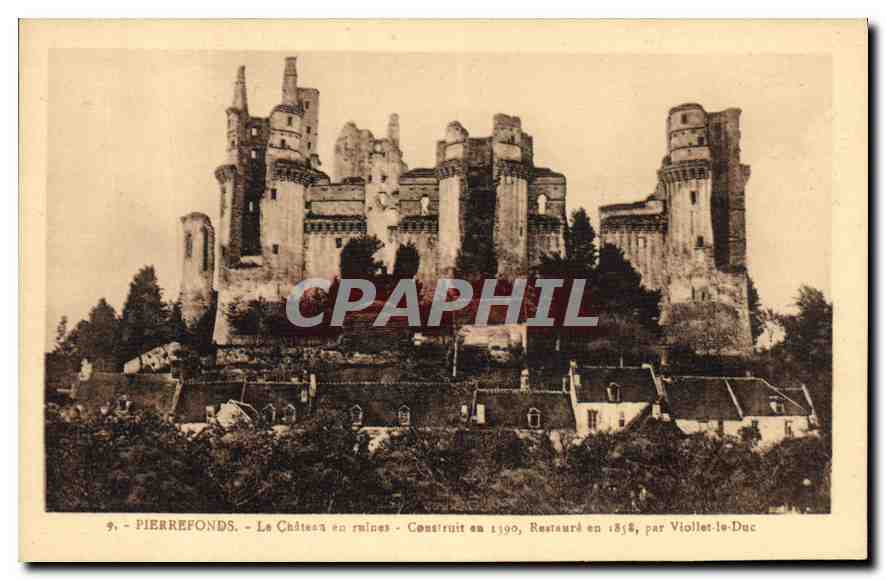 PierreFonds - Le Château en ruines - Construit en 1390, Restauré en 1858, par Viollet-le-Duc