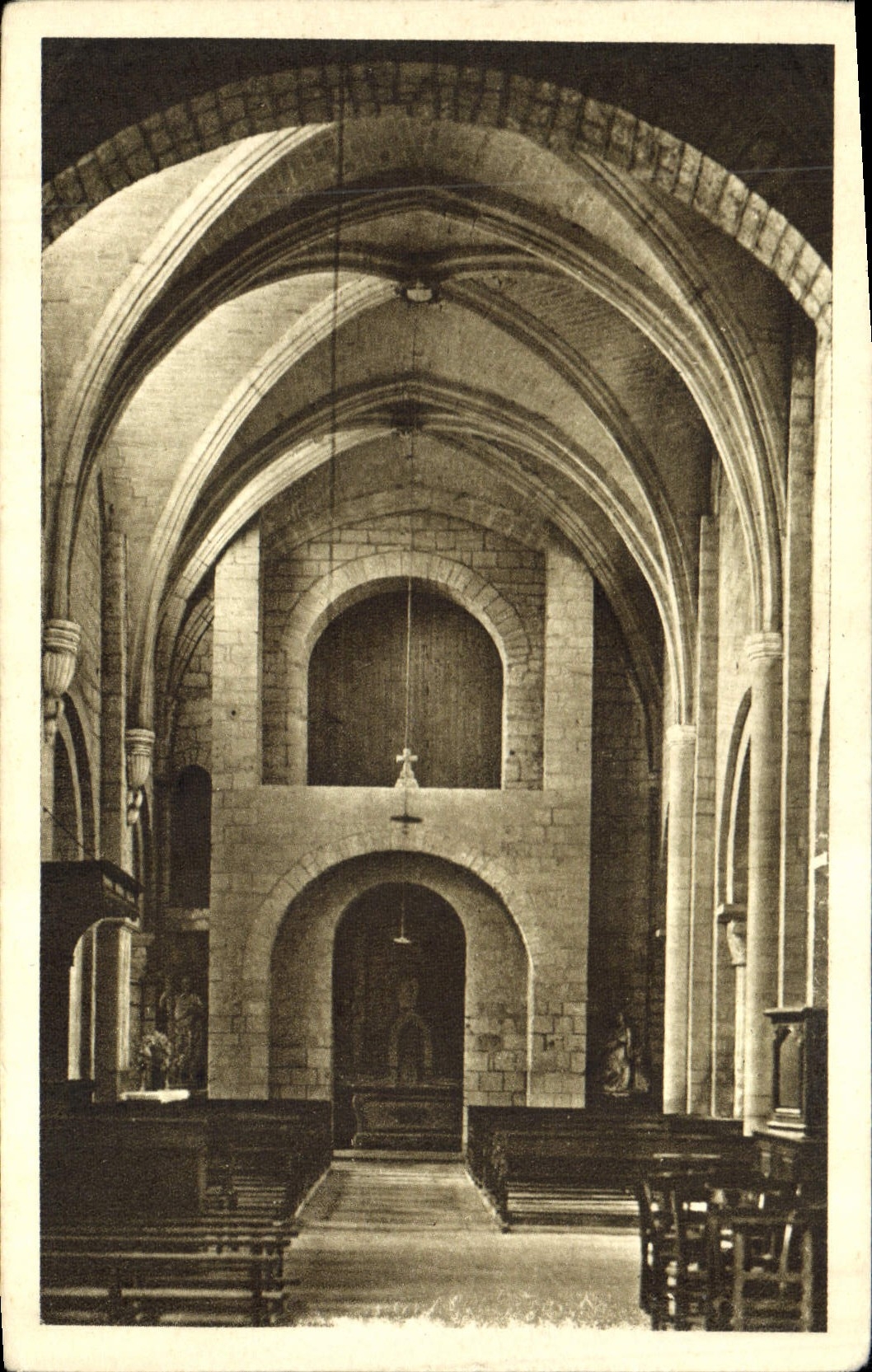 CPA Morienval Oise Interieur de l'eglise la Tribune Ancienne Eglise Abbatiale des Benedictines Mon h