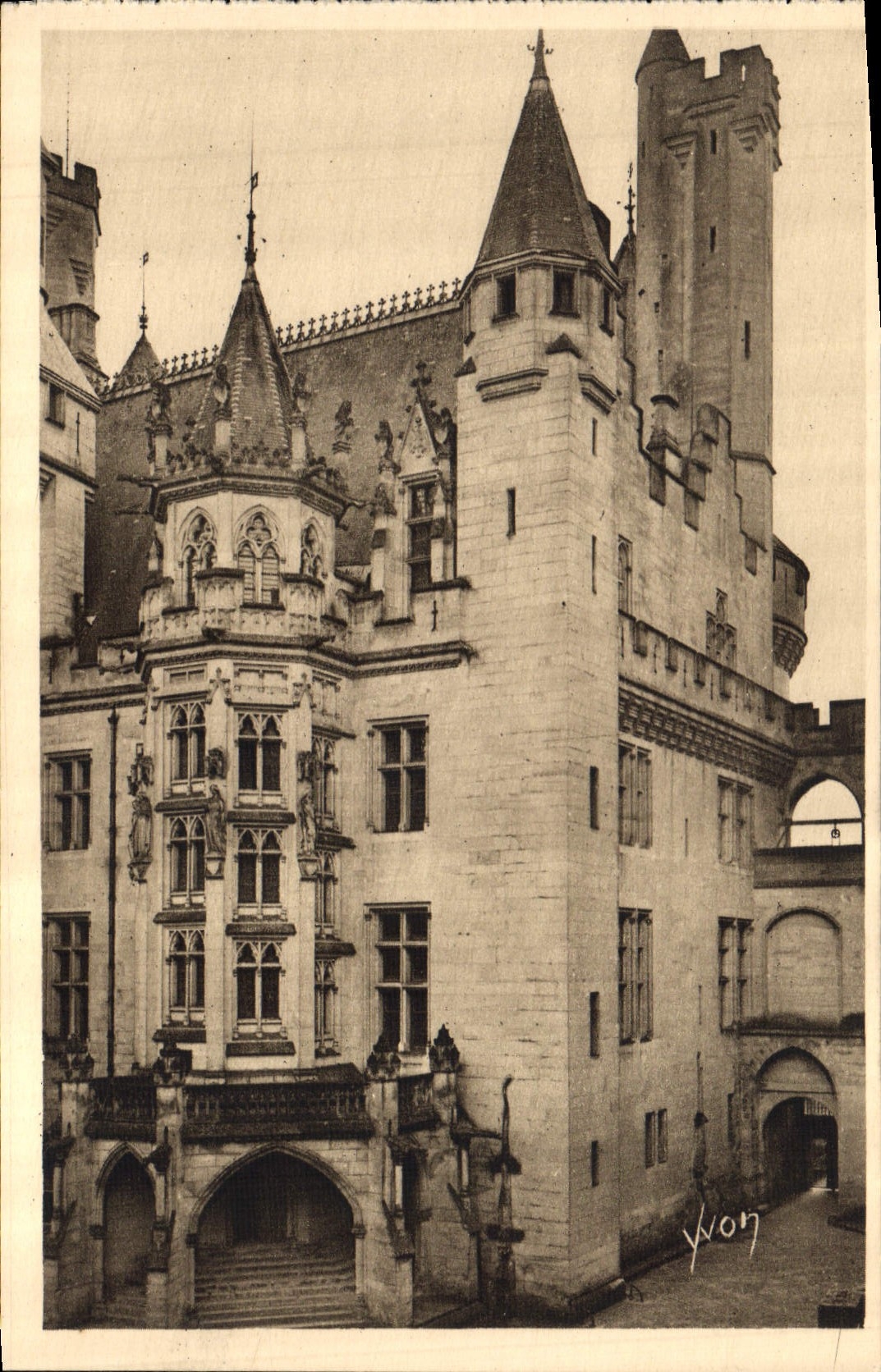 CPA Chateau de Pierrefonds Oise l'Entree du Chateau 