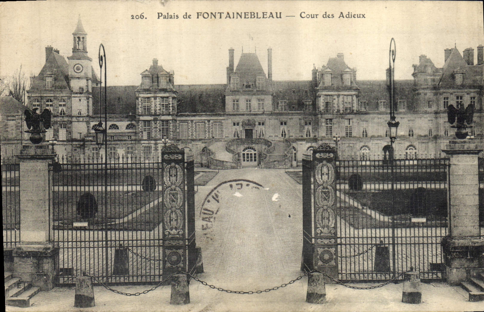 Palais de FONTAINEBLEAU — Cour des Adieux — éditeur anonyme, n° 206