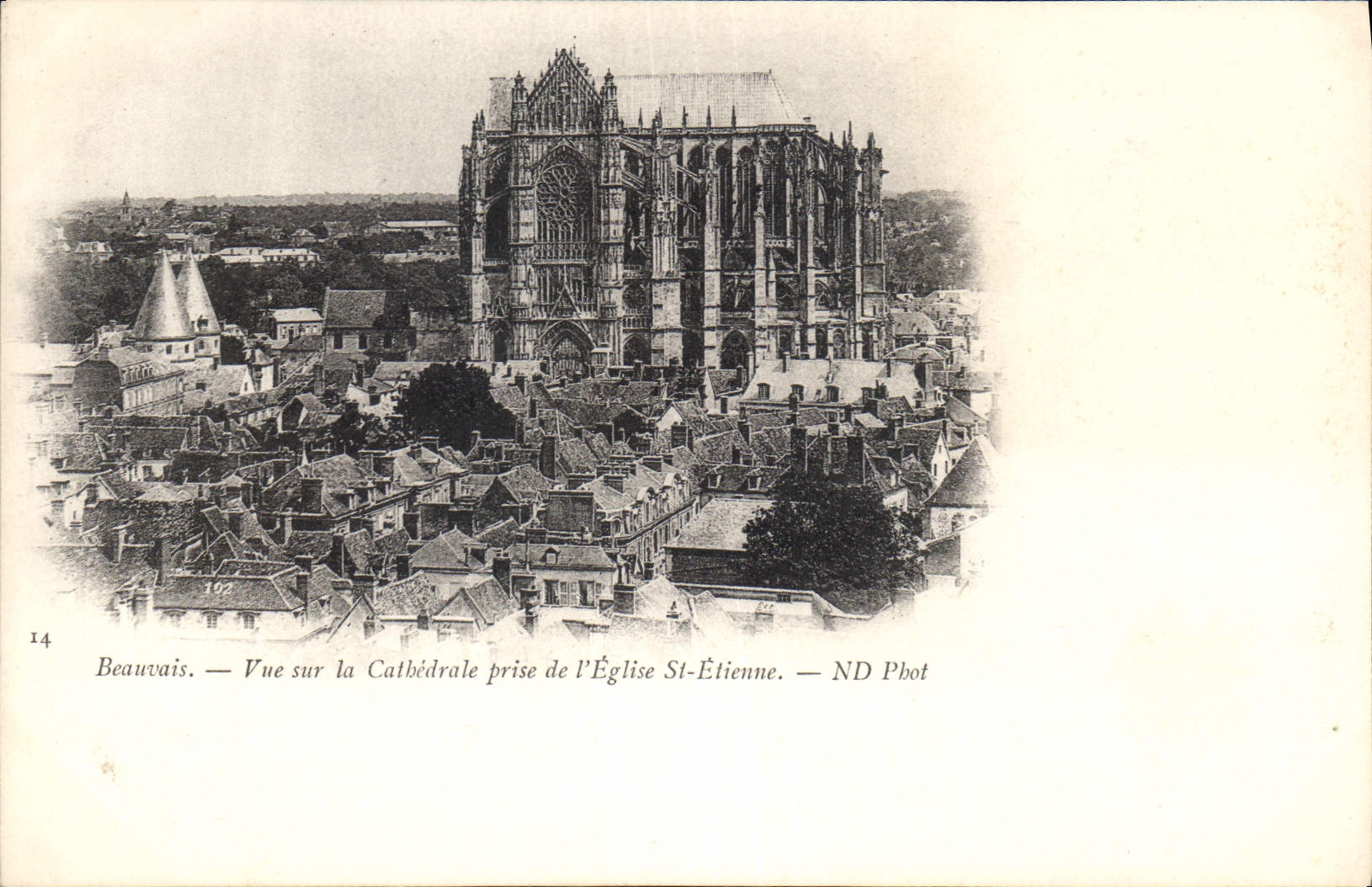 Beauvais — Vue sur la Cathédrale prise de l'Église St-Étienne — ND Phot