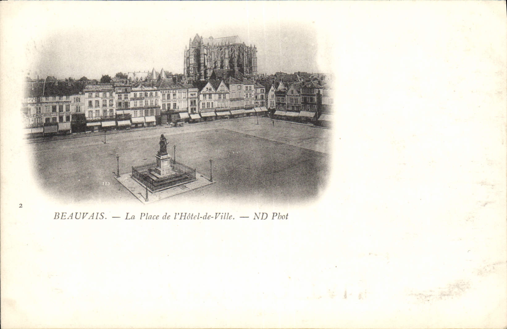 Beauvais — La Place de l'Hôtel-de-Ville — ND Phot