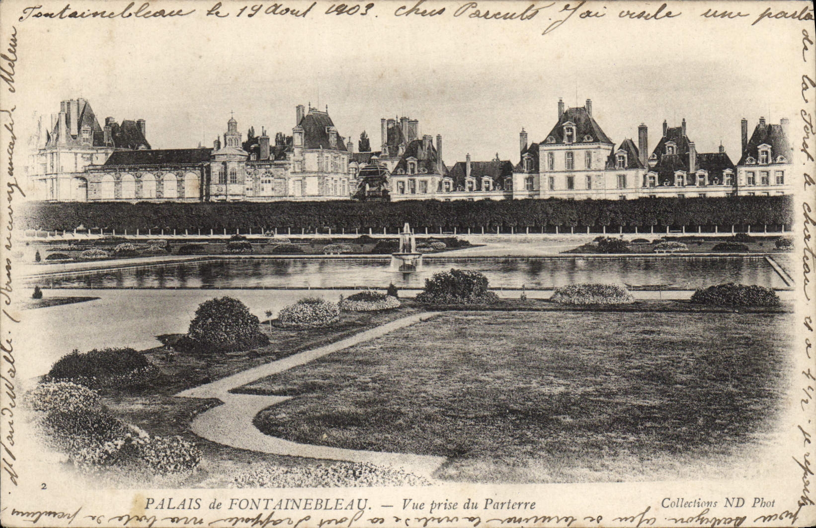 Paleis van Fontainebleau — Uitzicht genomen vanaf het Parterre — Collecties ND Phot