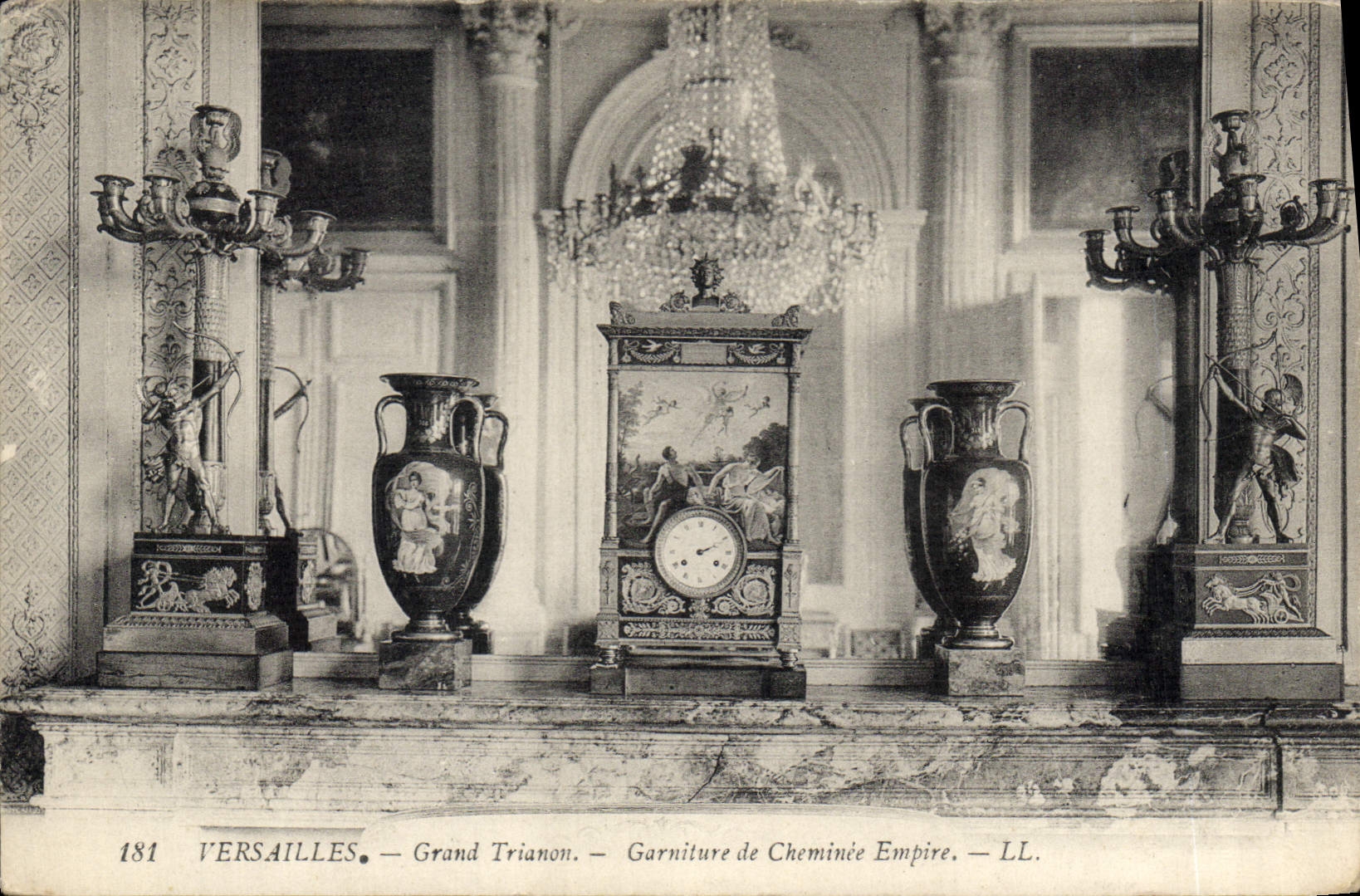 CPA Versailles Grand Trianon Garniture de Cheminee Empire 