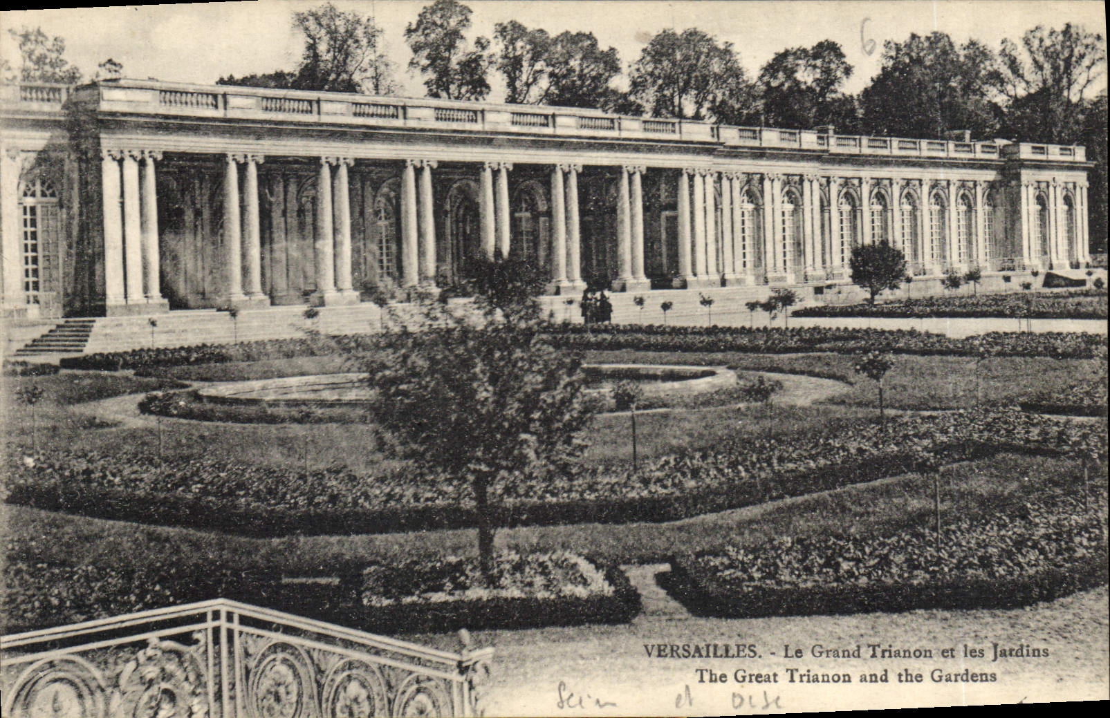 CPA Versailles Le Grand Trianon et les Jardins 