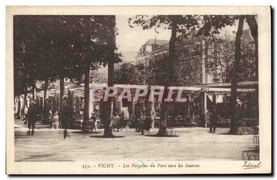 CPA Vichy les Pergolas du Parc vers les Sources 