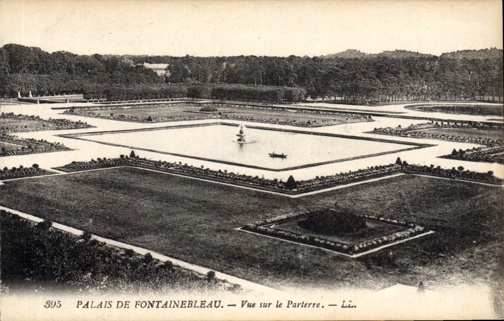 Palais de Fontainebleau — Vue sur le Parterre — LL. — N° 395