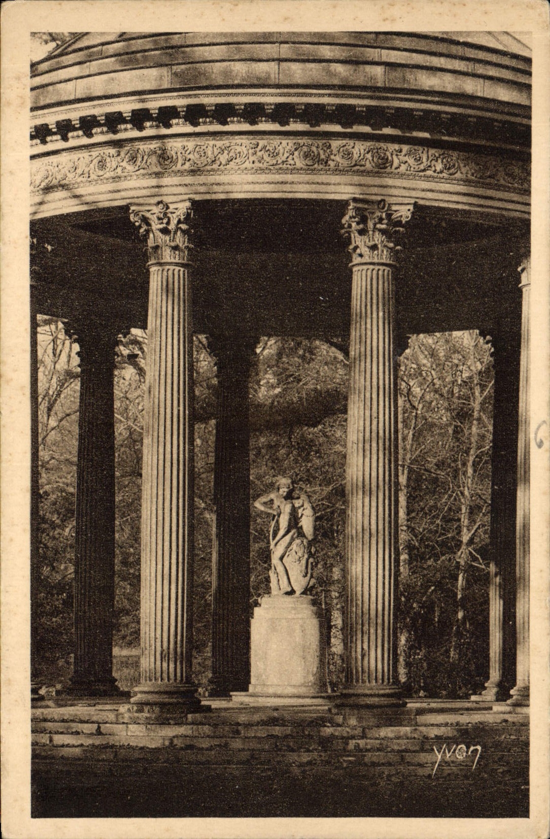 CPA Splendeurs et Charmes de Versailles Temple de l'Amour 