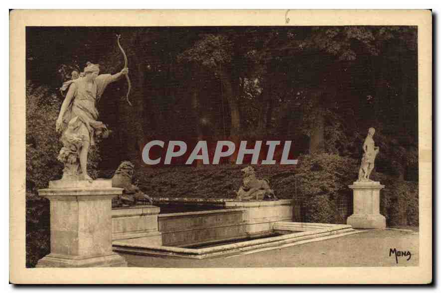 CPA les Petit Tableaux de Versailles la Fontaine de Diane Diane tenant un arc par Desjardins 