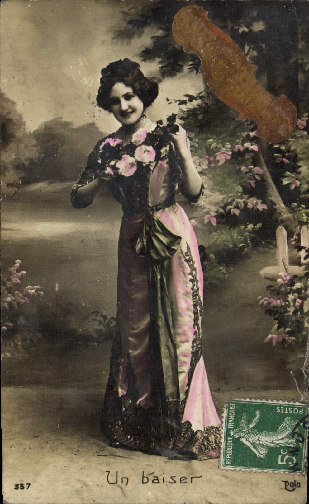 Eine Frau in einem Abendkleid — Ein Kuss — Polo, n° 337