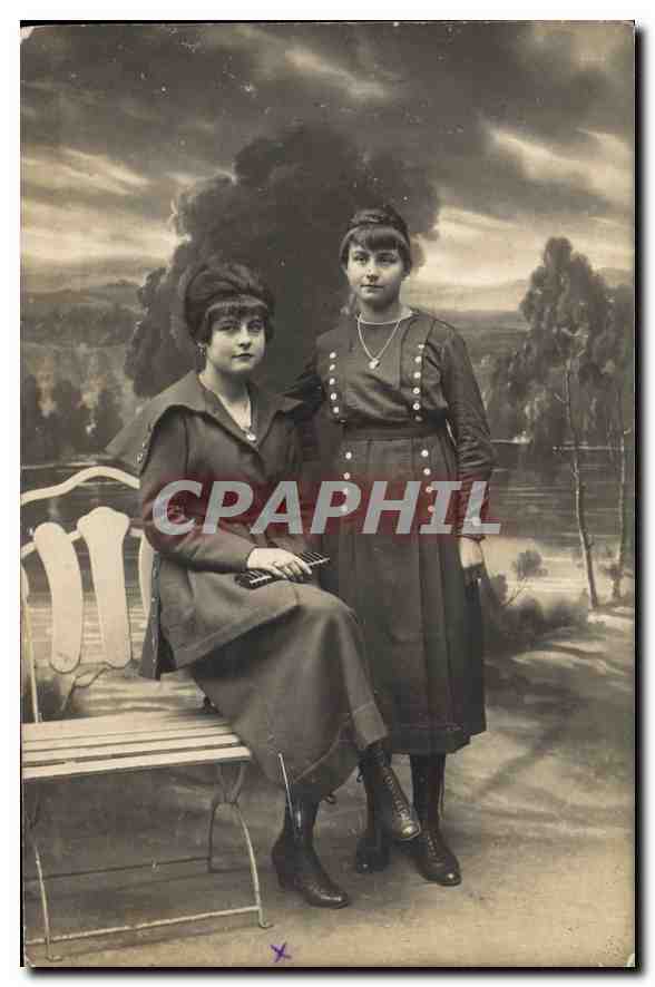 Deux jeunes femmes — studio photographique — Dégryse, Épernay