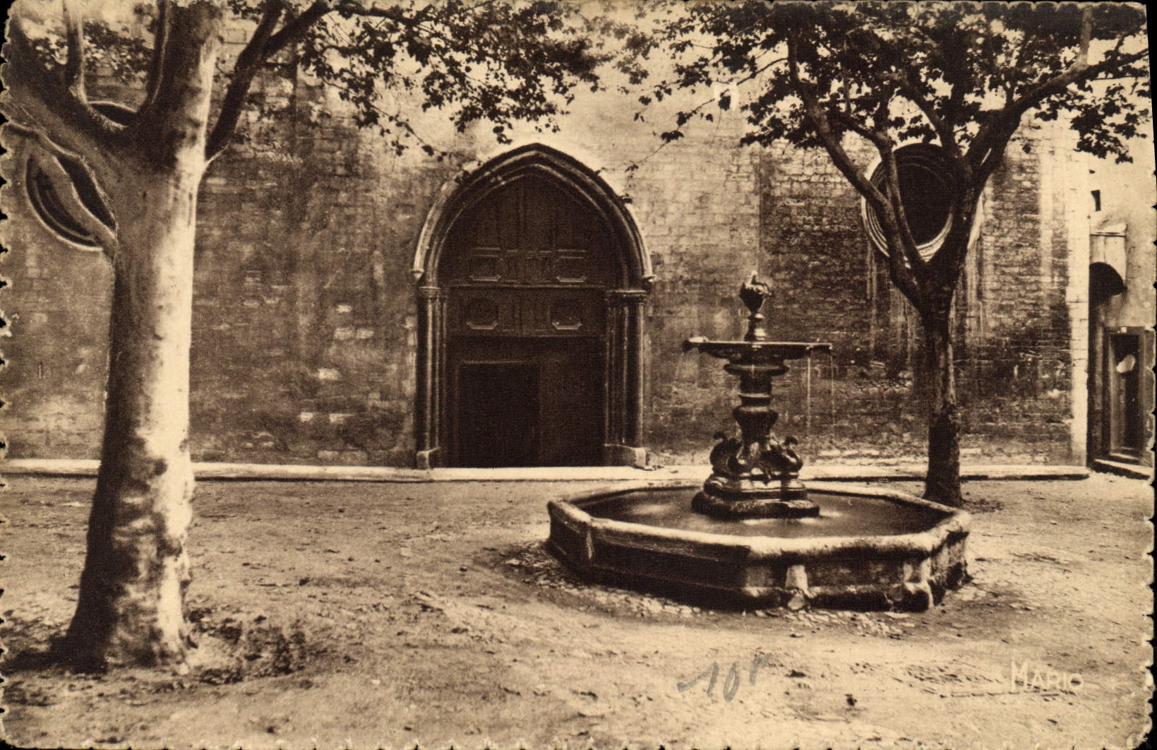 CPA Manosque Eglise Saint Sauveur 