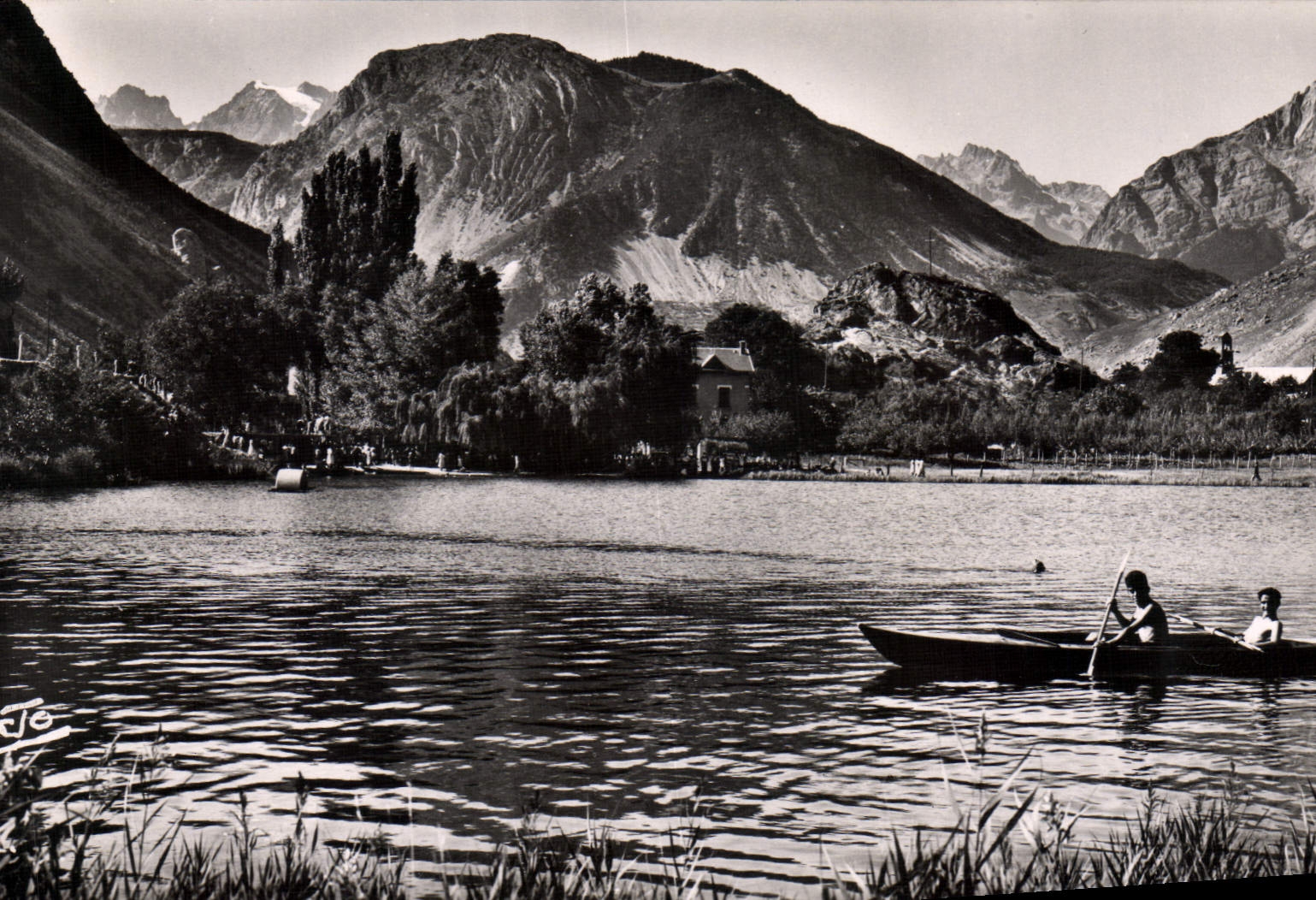 Lac de la Roche-de-Rame — Vue panoramique avec montagnes et canot — A'RI'L, GAP, n°487