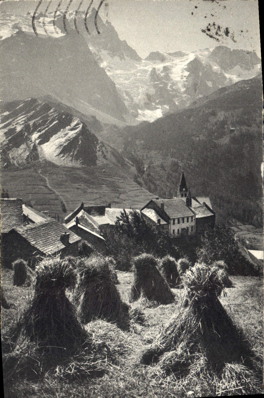 La Grave et La Meije (3987 m.) — Les Hautes Alpes — Photo L. Francoux