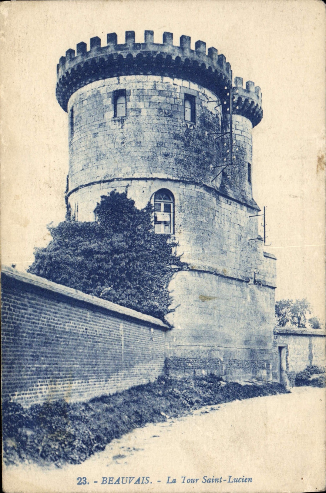 CPA Beauvais la Tour Saint Lucien 
