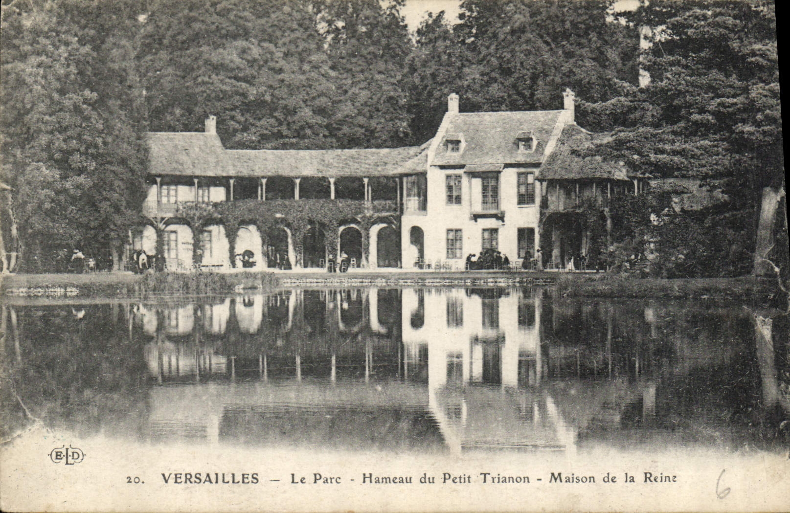 CPA Versailles Le Parc Hameau du Petit Trianon Maison de la Reine 