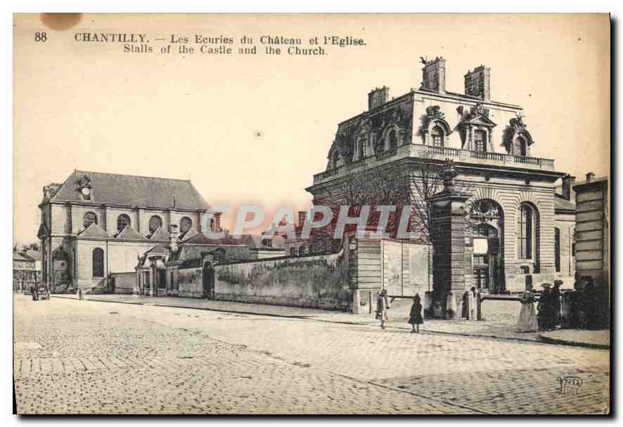 CPA Chantilly Les Ecuries du Chateau et l'Eglise 