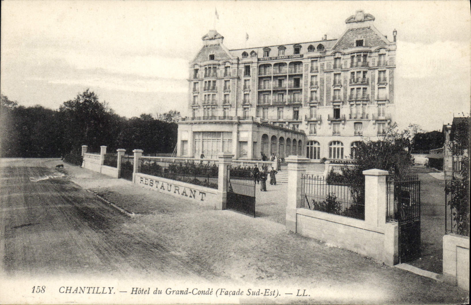 Chantilly — Hôtel du Grand-Condé (Façade Sud-Est) — LL. N° 158
