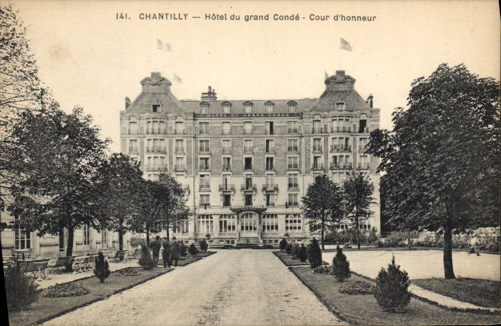 Chantilly — Hôtel du Grand Condé — Cour d'honneur