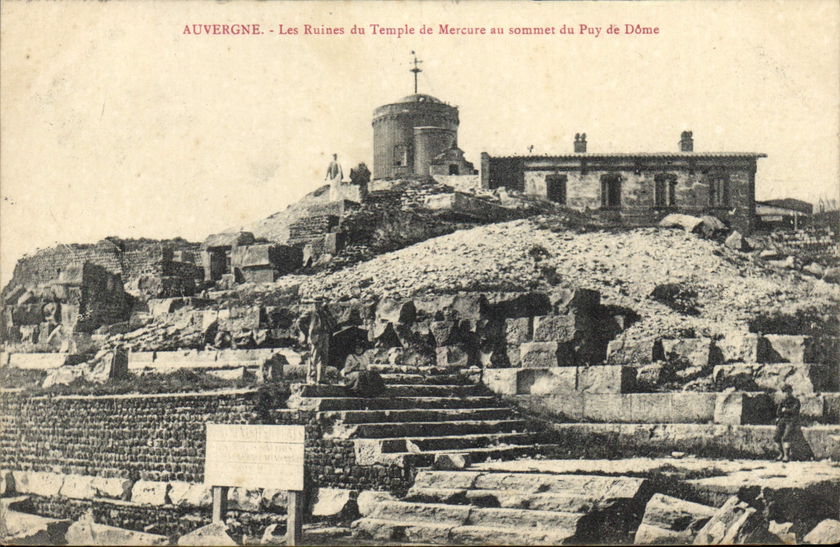 Auvergne - Les Ruines du Temple de Mercure au sommet du Puy de Dôme