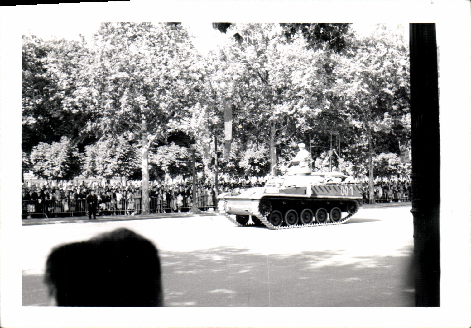 Photo Defile Tank Militaria Paris Champs Elysees