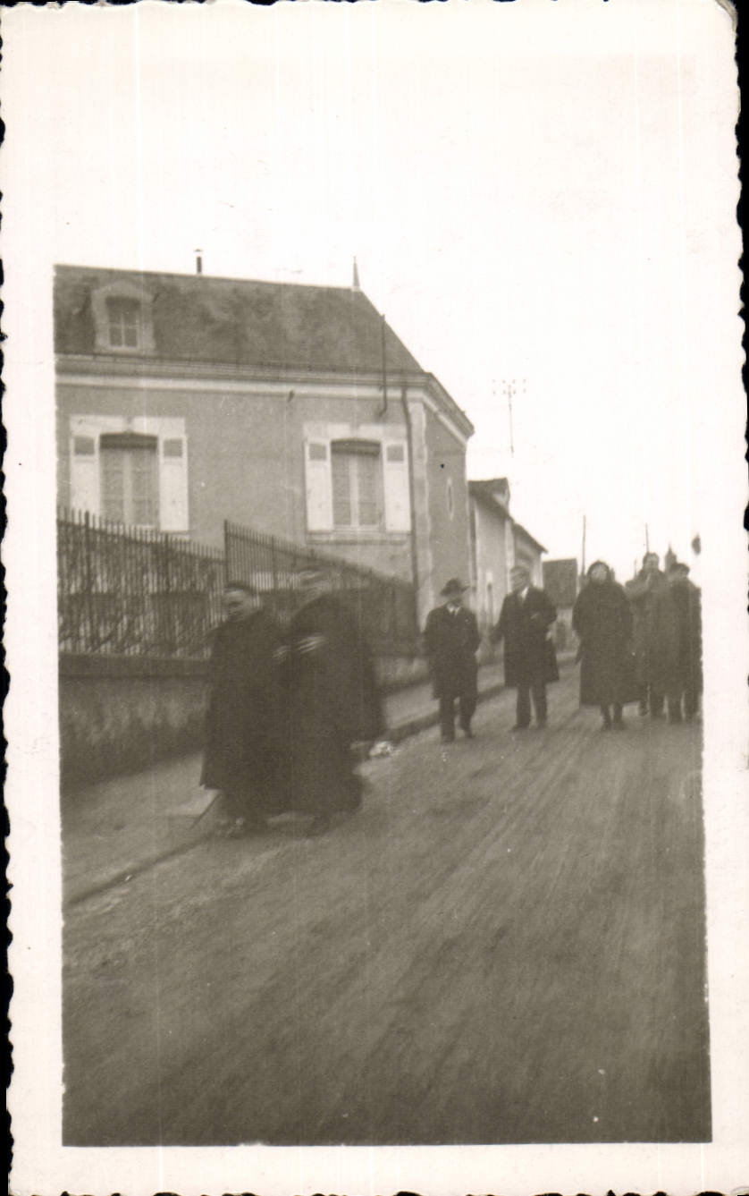 Photo Personnages dans un village