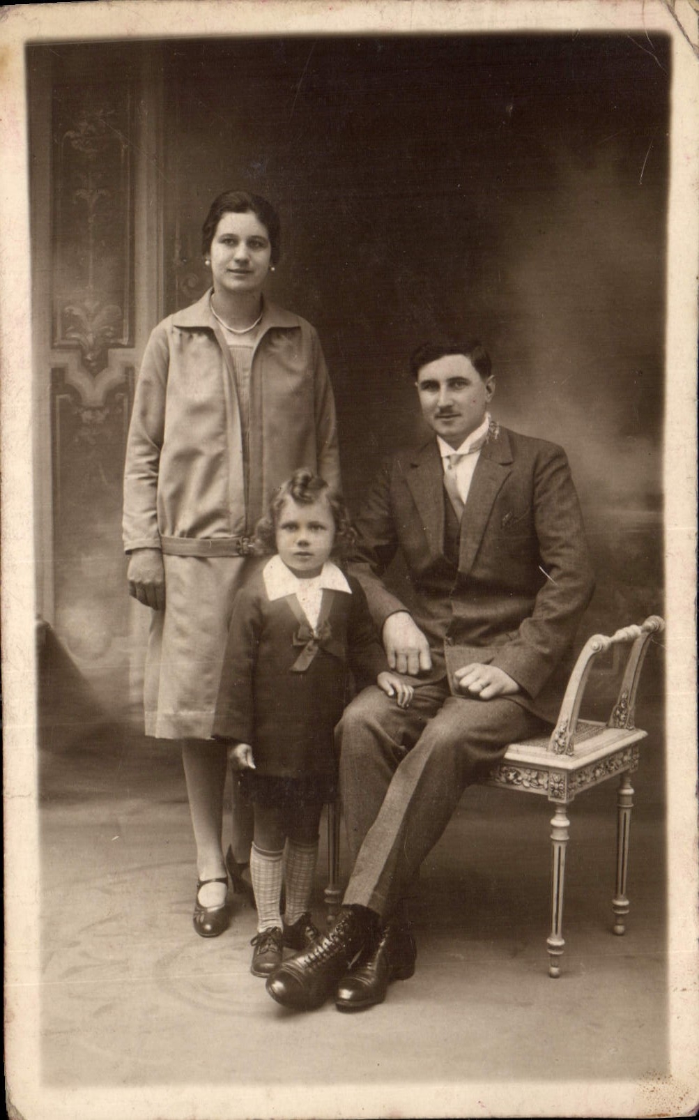 Famille — Studio photographique — Carte postale CPA