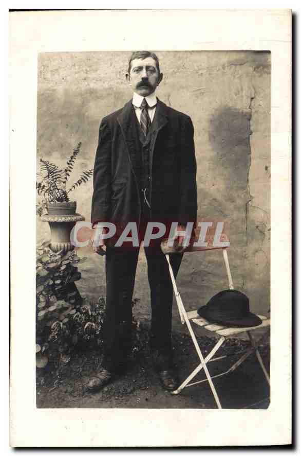 Portrait d'un homme en costume — éditeur R. Guillenlinot, Paris