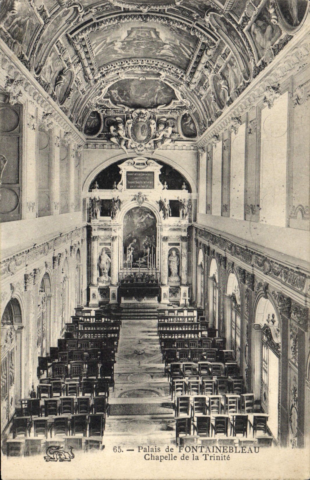Palais de FONTAINEBLEAU — Chapelle de la Trinité — Éditeur CPAPHIL, n° 65