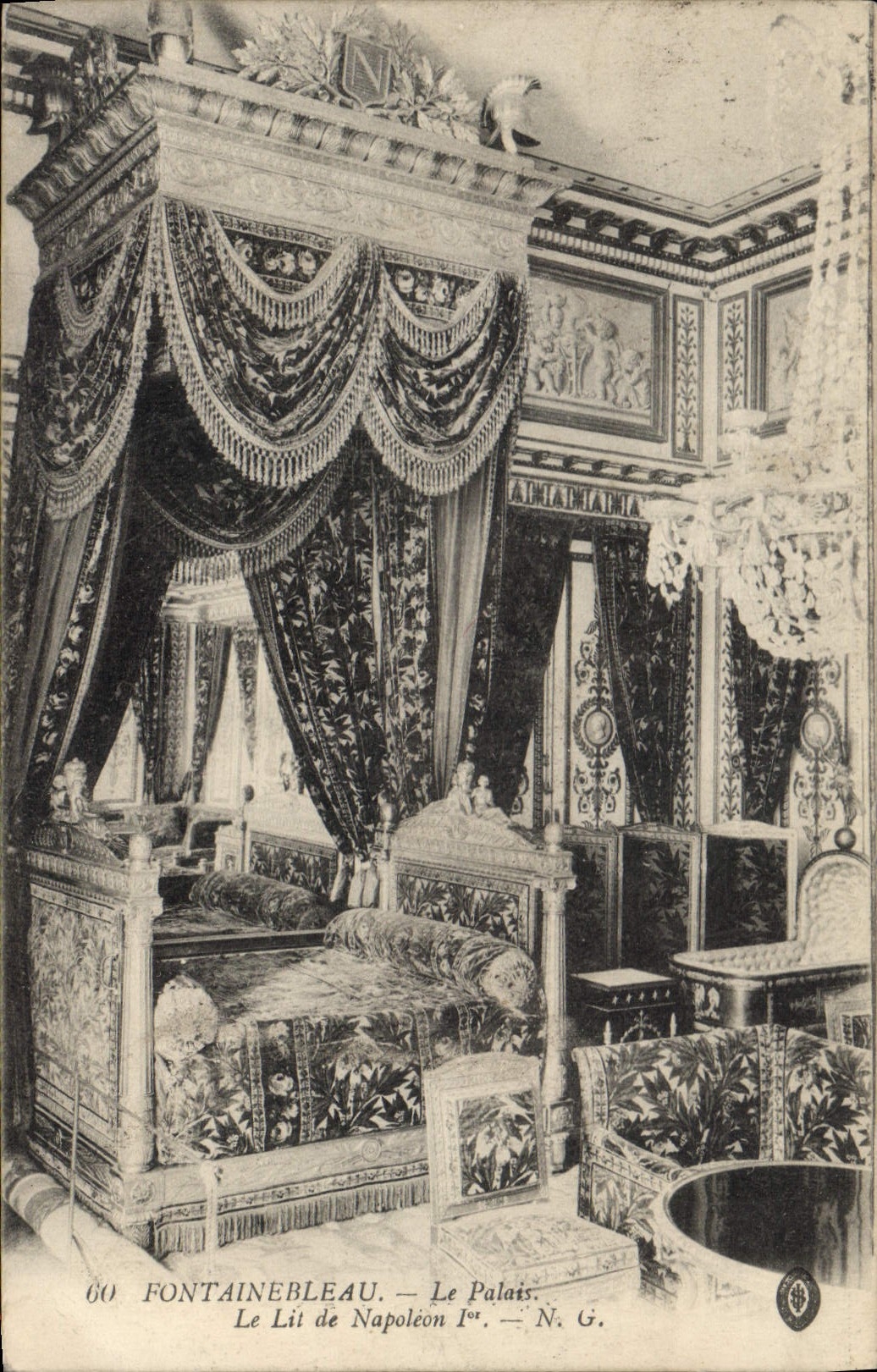 Fontainebleau — Le Palais. Le Lit de Napoléon Ier — N. G.