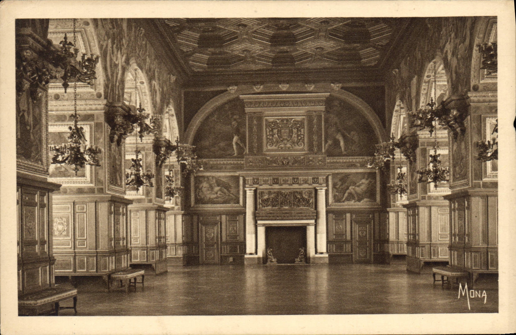 Palace of Fontainebleau — Gallery Henri II or Ballroom — Mona