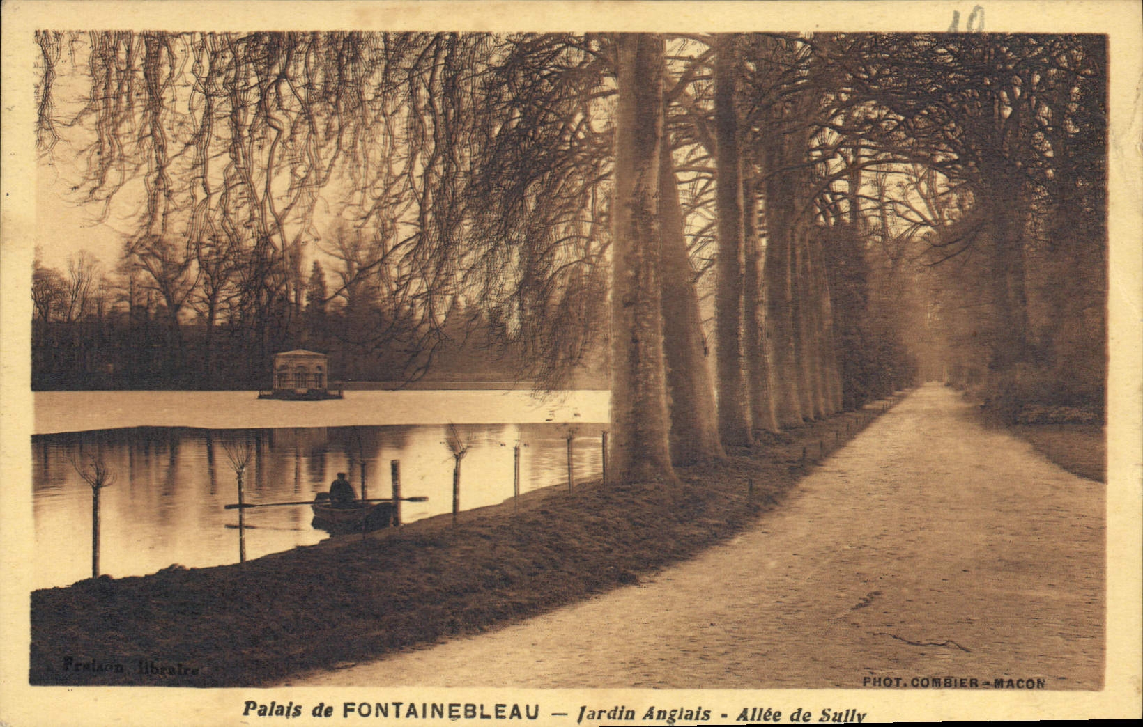 Palazzo di FONTAINEBLEAU — Giardino Inglese — Via di Sully — Fot. COMBIER - MACON