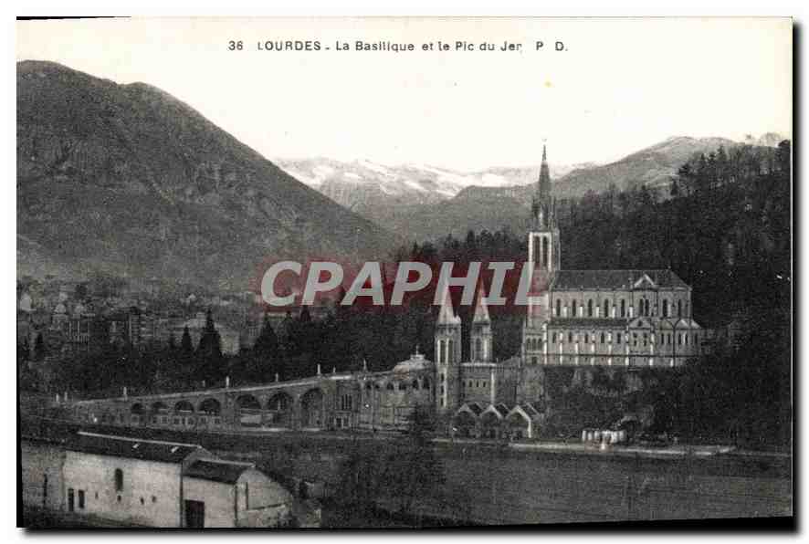 CPA Lourdes La Basilique et le Pic du Jer 