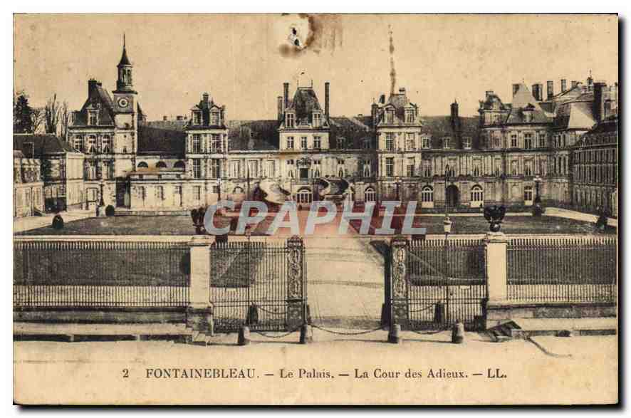 Fontainebleau — Il Palazzo — La Cour des Adieux — LL.