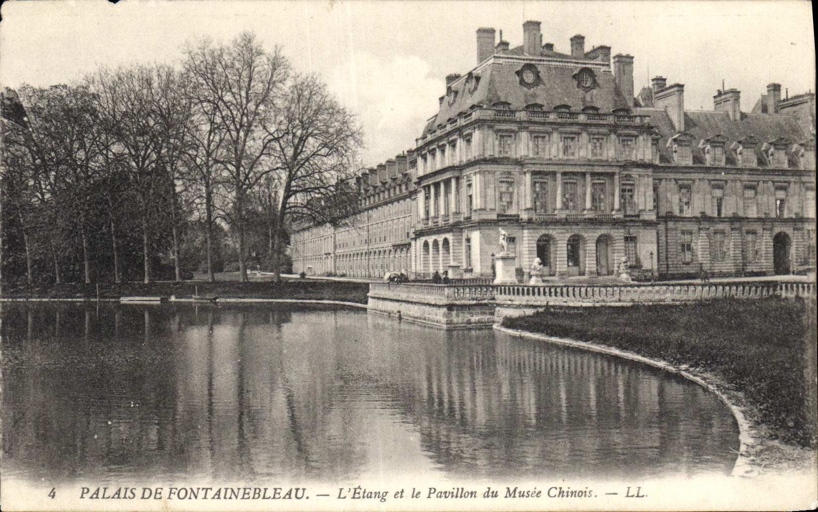 Palacio de Fontainebleau — El estanque y el pavillon del Museo Chino — LL.