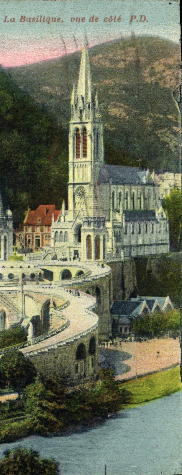 CPA Lourdes La Basilique vue de Cote 