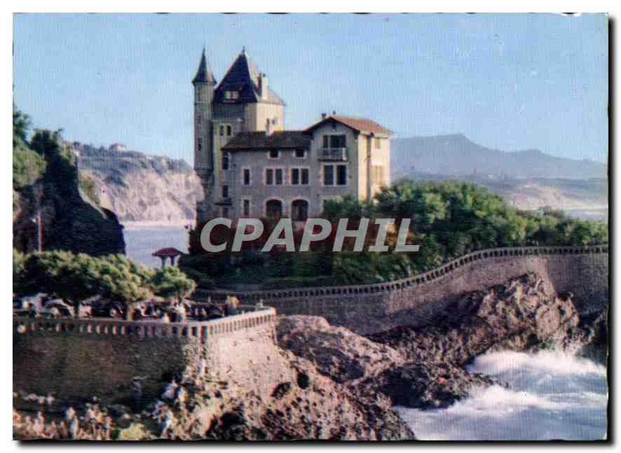 CPM Biarritz Villa Belza Dans le fond les Pyrenees La Rhune 
