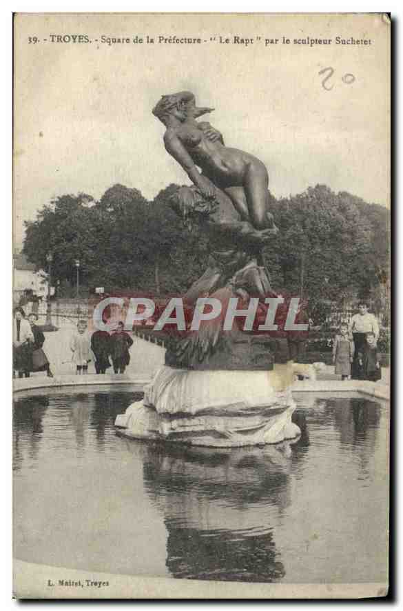 Troyes - Square de la Préfecture - "Le Rapt" par le sculpteur Suchetet