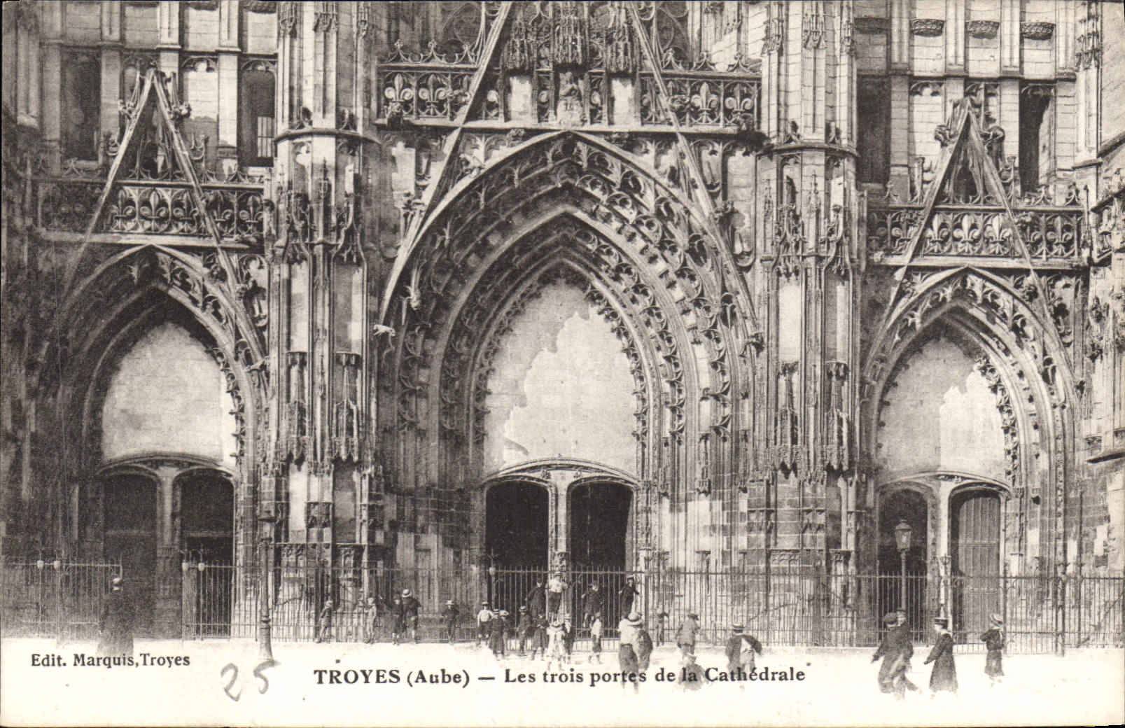 Troyes (Aube) — Les trois portes de la Cathédrale — Edit. Marquis, Troyes n°25