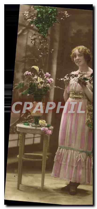 Jeune femme en robe rayée — décor floral — éditeur anonyme - Anverso