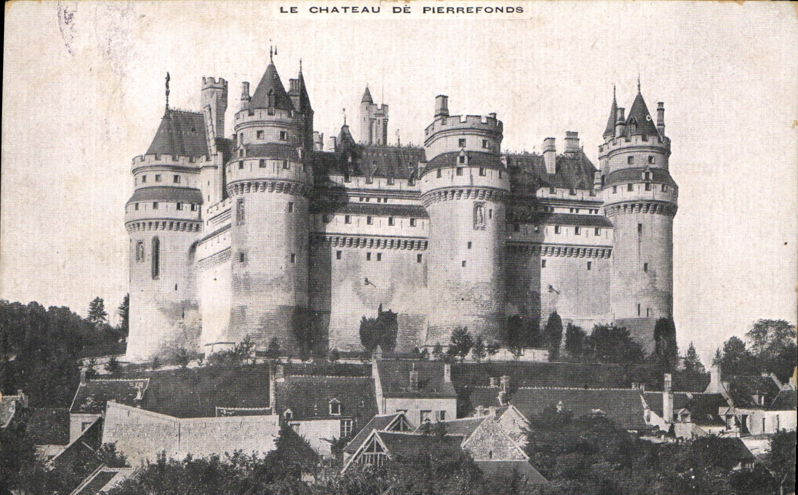 Le Château de Pierrefonds — vue panoramique — éditeur non identifié
