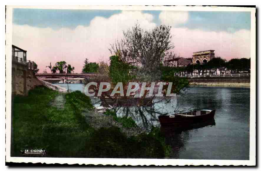 CPA Saintes Charente Maritime L'Arc de Triomphe et le Pont vus des Bords de la Charente 