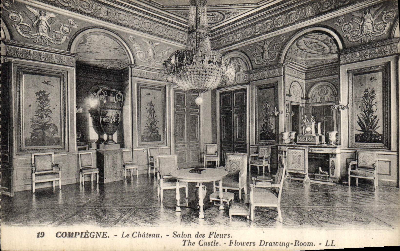 CPA Compiegne Le Chateau Salon des Fleurs 